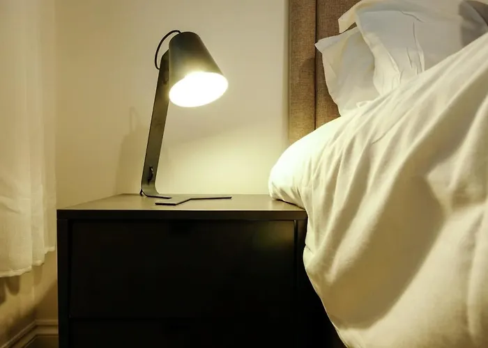 Grange Road Two Bedroom Flat Διαμέρισμα *