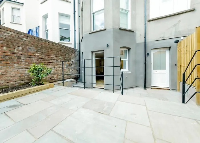 Grange Road Two Bedroom Flat * Μπρίστολ