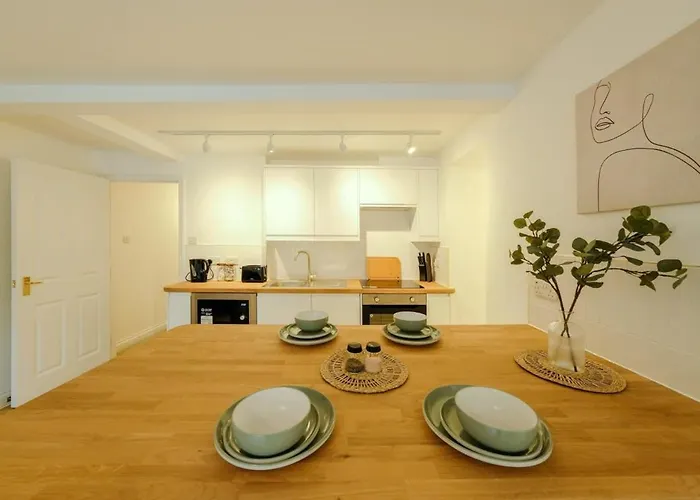 Grange Road Two Bedroom Flat *