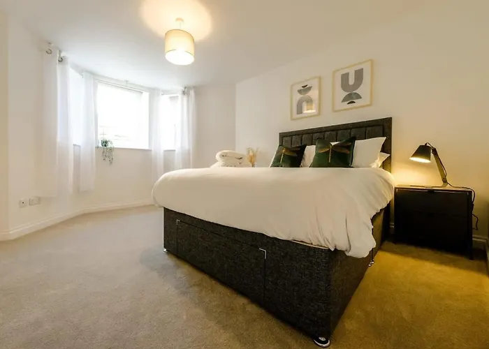 Grange Road Two Bedroom Flat 布里斯托