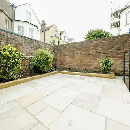 Grange Road Two Bedroom Flat Appartement Bristol