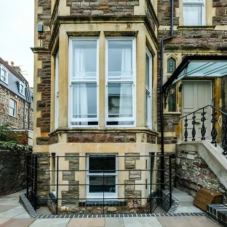 Grange Road Two Bedroom Flat *