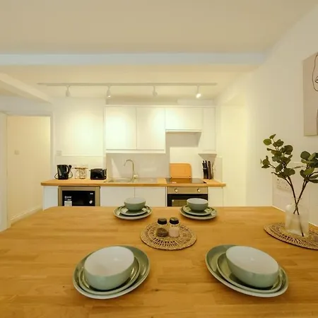 Grange Road Two Bedroom Flat *