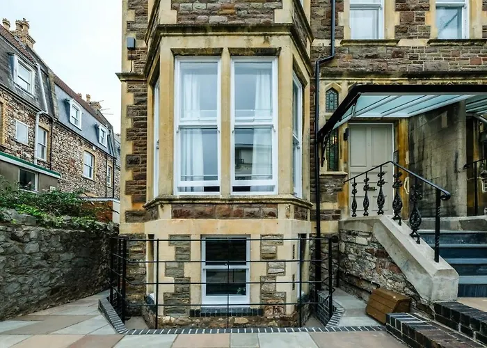 Grange Road Two Bedroom Flat *